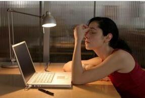 工作压力大 熬夜族这样排出体内毒素