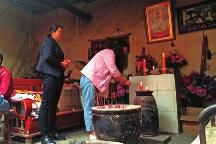 揭秘“神仙”骗局：自称骊山老母 访客排到大门