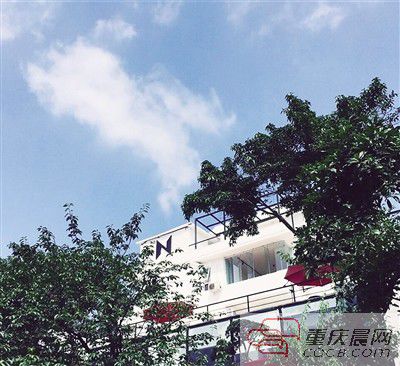 书店外观设计感十足。