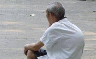 老年人驼背危害大 老人驼背如何预防