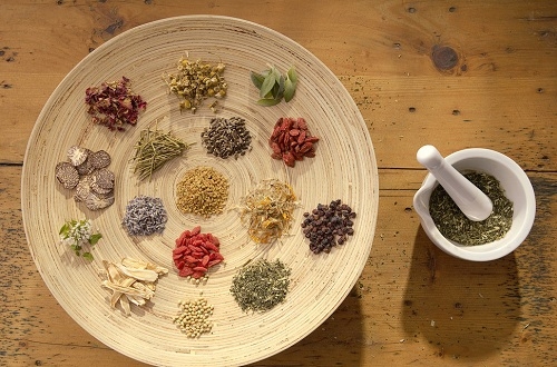 养生是老人专属？中医养生常见三大误区你别犯