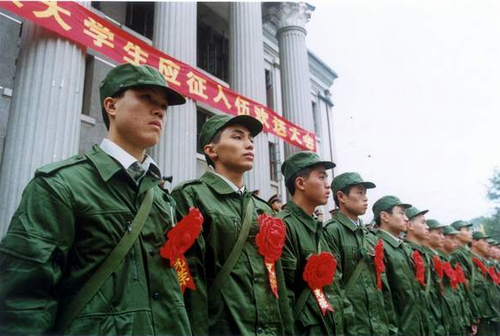 国防部谈大学生参军：符合条件可直接当军官