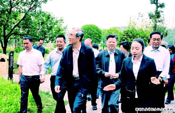 牢牢守住我们的精神阵地