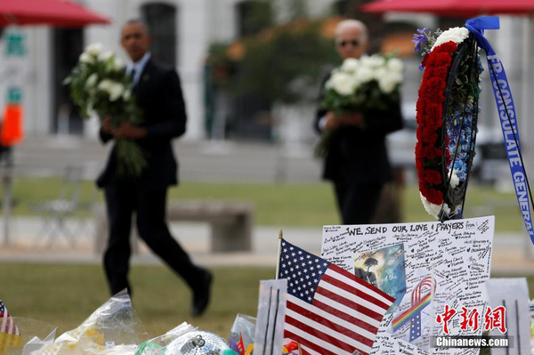 奥巴马和拜登抵达奥兰多 献花悼念枪击案遇难者3