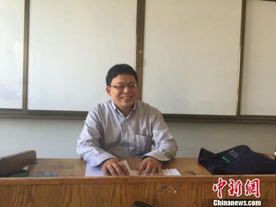 38岁的日本东京人堀川英嗣来到中国十四年，寻访了很多傅山的碑刻。他说：“我是傅山的追星族。”图为堀川英嗣的书法作品。 受访者提供 摄