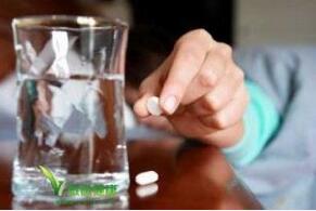 吃药多喝点水 喝对水才能让药效翻倍