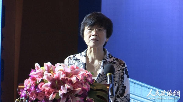 世界中联主席、国家中医药管理局原局长佘靖