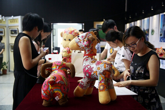 丙申年孔雀城纪念邮册活动现场2