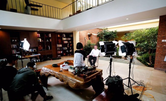 李咏、曾宝仪前去冯小刚家拜访。