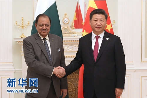 6月23日，国家主席习近平在塔什干会见巴基斯坦总统侯赛因。新华社记者马占成摄