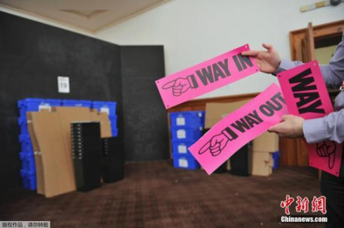 当地时间6月22日，英国爱丁堡，英国脱欧公投在即，当地投票站准备工作进行中。