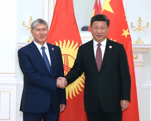 6月24日，国家主席习近平在乌兹别克斯坦塔什干会见吉尔吉斯斯坦总统阿坦巴耶夫。