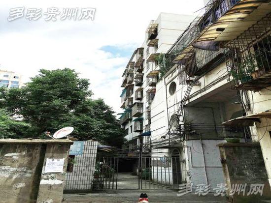 贵阳学区房：房子隔街相望 每平米贵5000元