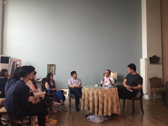 图注：10位幸运的小伙伴如约而至陈丹青工作室