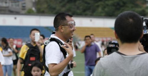 官员“花式代言”