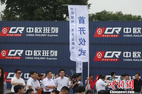 该班列首开后，将在年内实现两周一班，明年初有望增至到每周一班?！°蟛?摄