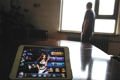 6月22日，曾是北京公务员的宋明（化名），在玩“天天德州”游戏两年后，输掉300万元。