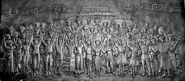 《没有共产党就没有新中国》纪念馆内浮雕