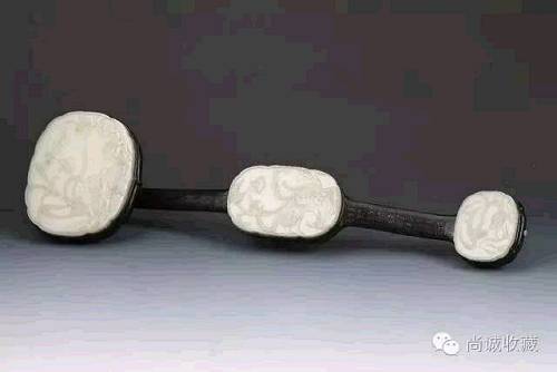 清木柄三镶青玉象瓶纹如意（和珅藏品）