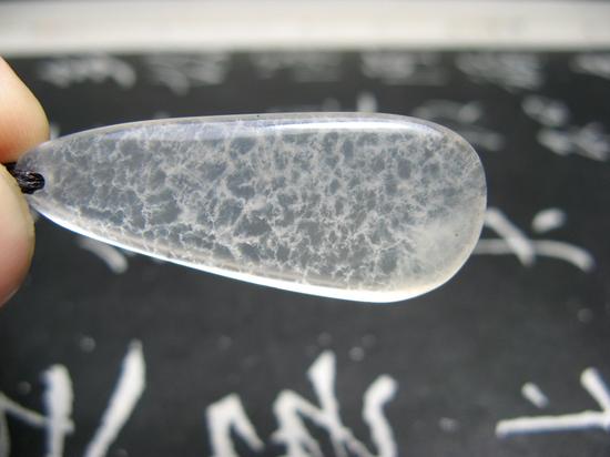 山坑石中的萝卜丝纹较为清晰