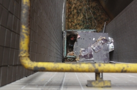 3岁男童从11楼电梯间窗台坠落 落在2楼奇迹生还