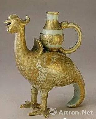 东青釉描金天鸡花浇，清乾隆，高18.3cm，口径2.3cm