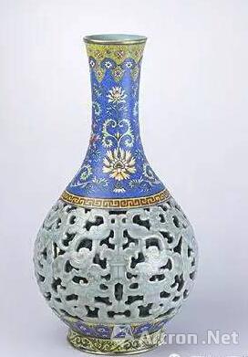 青釉镂空粉彩描金夔凤纹套瓶，清乾隆，高32.8cm，口径7.2cm，足径11cm