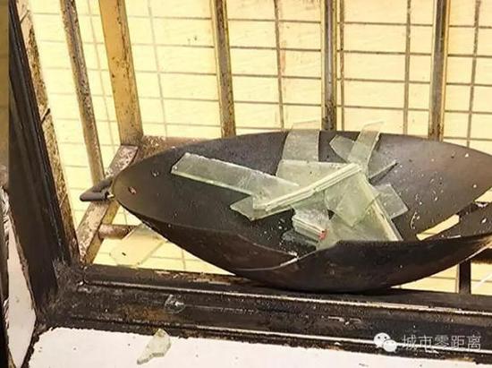 家中煤气泄漏 夫妻开电风扇