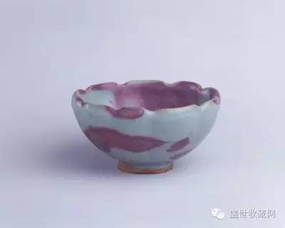 钧窑天蓝釉红斑花瓣式碗 宋