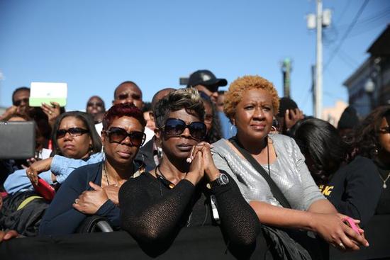 揭奥巴马夜生活:工作追剧两不误 卸任后想卖T恤