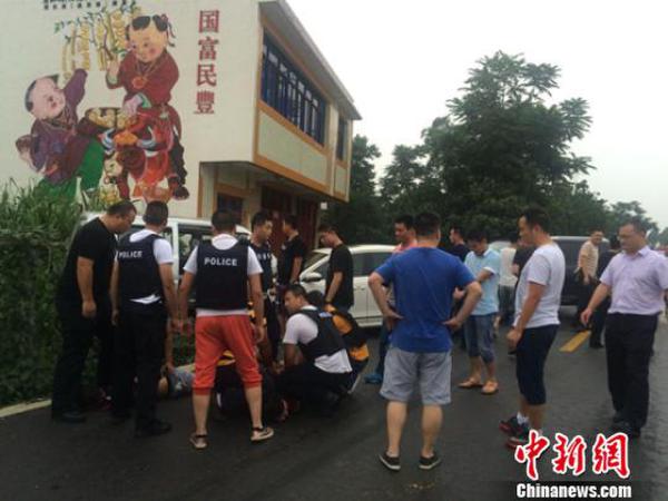 四川警方成功破获一起特大武装制贩毒案抓获25名嫌疑人