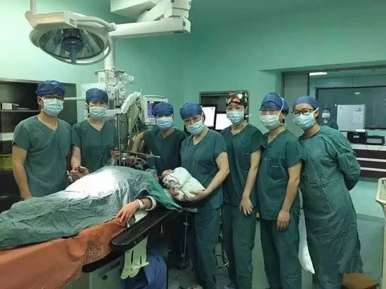 浙江61岁高龄产妇产子 其30岁女儿此前因病去世