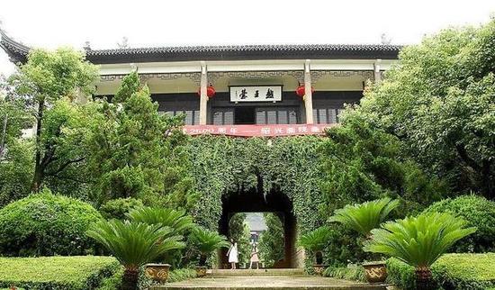 越王勾践的宫殿在哪里？大家自然想到是目前府山脚下的越王台