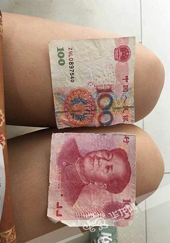 被“摩的”司机撕成两半的“假钞”。沙坪坝警方供图