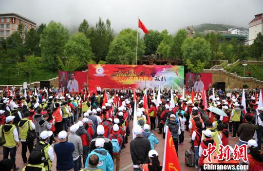 “重走长征路共铸中国心”四川甘孜藏区行在康定启动
