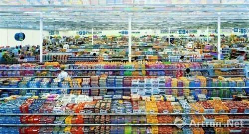 Andreas Gursky（安德烈亚斯?古尔斯基）《99 Cent II Diptychon》（《99美分》）（2001），2007年2月在伦敦苏富比拍卖会拍得335万美元。