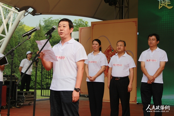 人民政协报社副总编辑原哲致辞