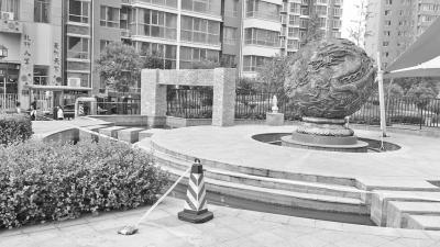 郑州5岁男童小区喷泉中疑似触电夭折 家长索赔80万