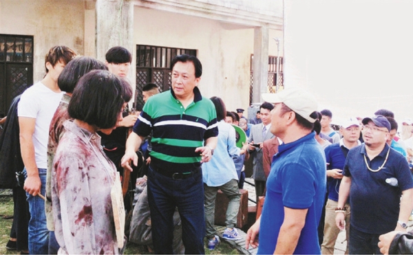 唐国强在电视剧《天涯浴血》拍摄现场