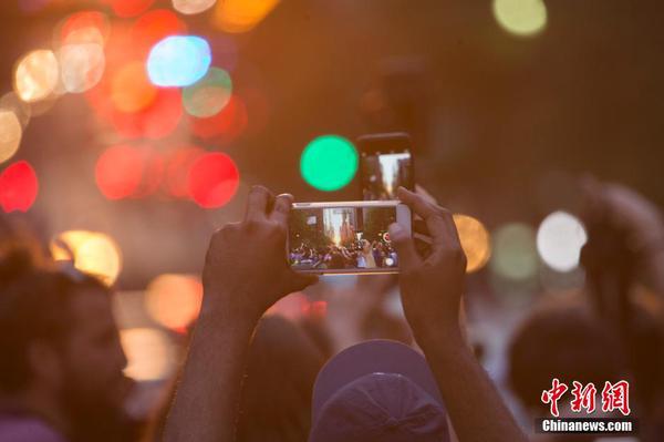 纽约出现曼哈顿悬日奇观 民众扎堆目睹5