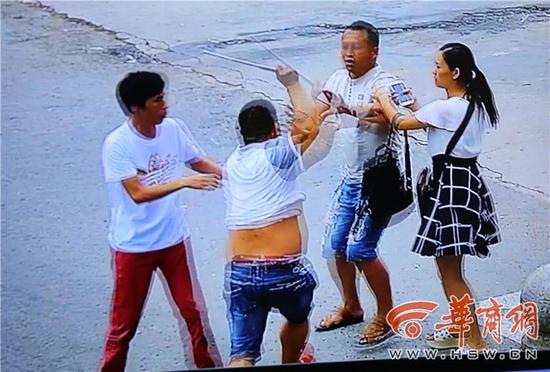 陕西一业主埋怨轿车堵门 被车主打断肋骨