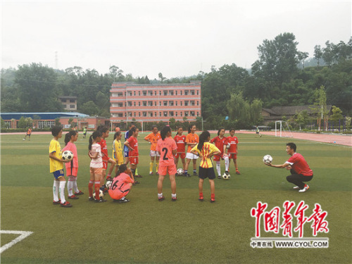 走近留守儿童足球队：进入城市唯一“通行证”