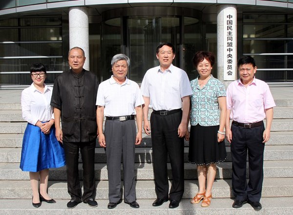 20160713zbw002徐辉副主席、龙庄伟副主席与南昌市盟员合影