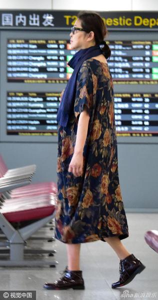 倪萍成为首位试水无底价拍卖绘画作品明星