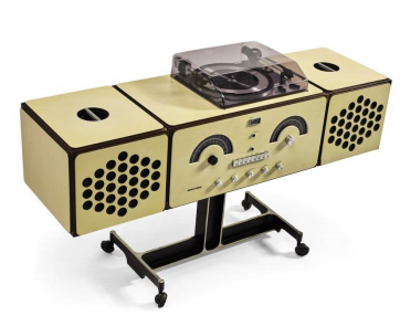 　　皮耶·贾科莫及阿基里斯·卡斯蒂廖尼
布莱维加唱机，RR 126 型号，1965 年制
估价：800-1,200 英镑／约 8,000- 12,000 港元
