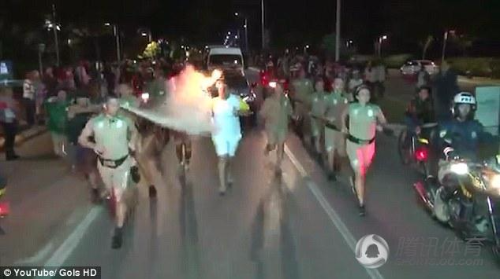 奥运火炬被狂喷