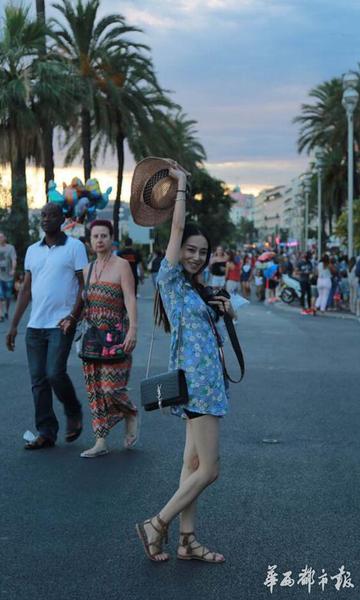 法国时间7月14日晚10点，一辆卡车冲撞法国尼斯观赏法国国庆日烟花表演的人群，造成84人死亡，202人受伤，其中2名中国游客受伤。