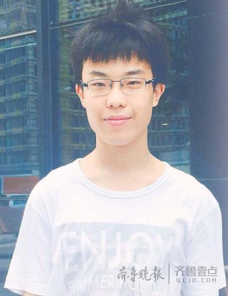 高二学霸自学一个月高考692分 自称宅男爱游戏