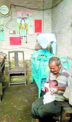 广东73岁老汉卖牛娶妻老来得子 为奶粉钱发愁