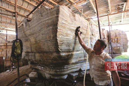 爱石成痴 横县男子上演广西版“疯狂的石头”(图)